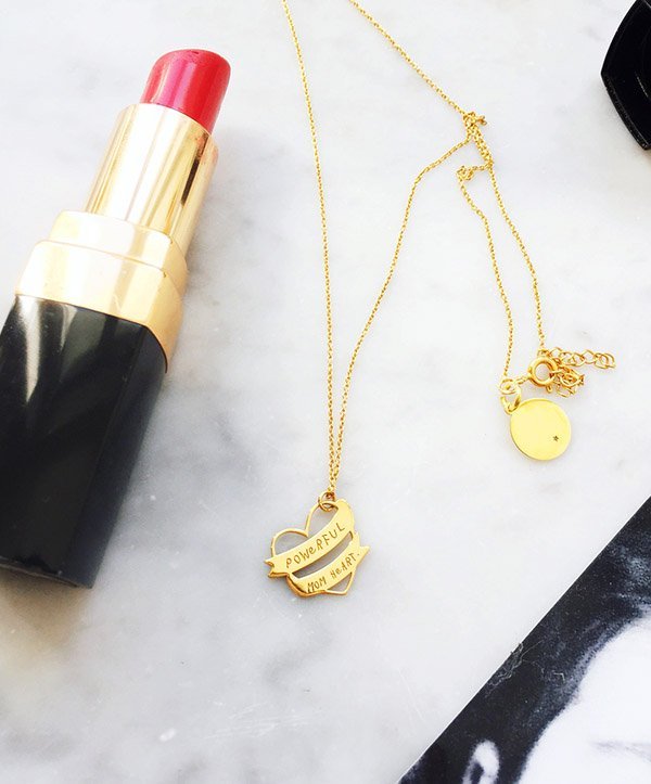 Powerful Mom Heart Necklace - Joias Catita illustrations